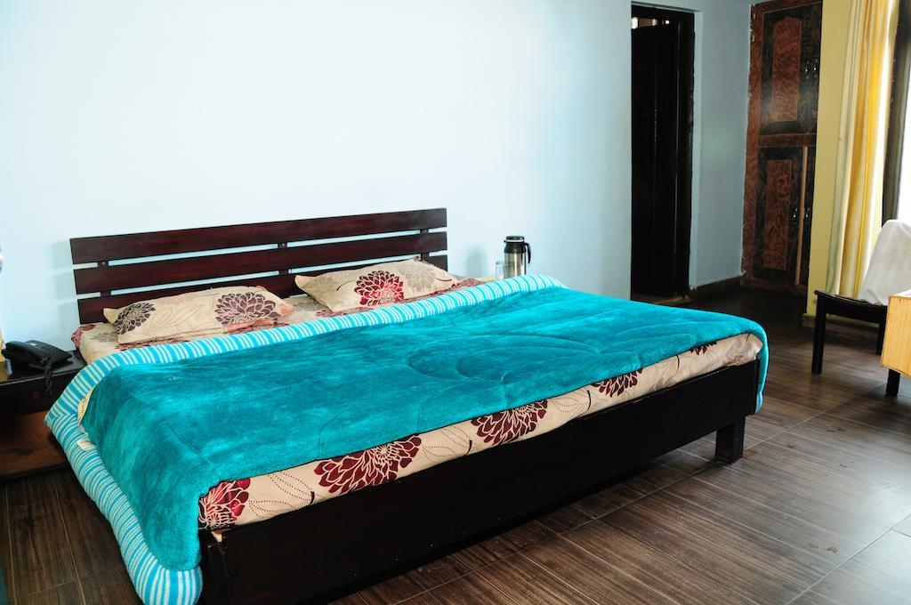 Hotel Sunita Almora Oda fotoğraf