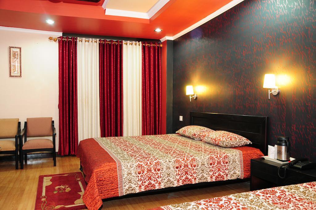 Hotel Sunita Almora Oda fotoğraf